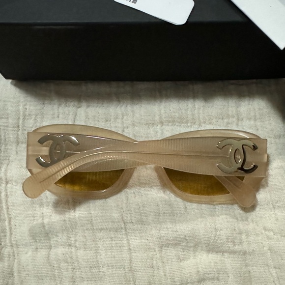 Chanel Rectangle Sunglasses Acete Dark Beige and Light gold Ref.5493 - Picture 9 of 12